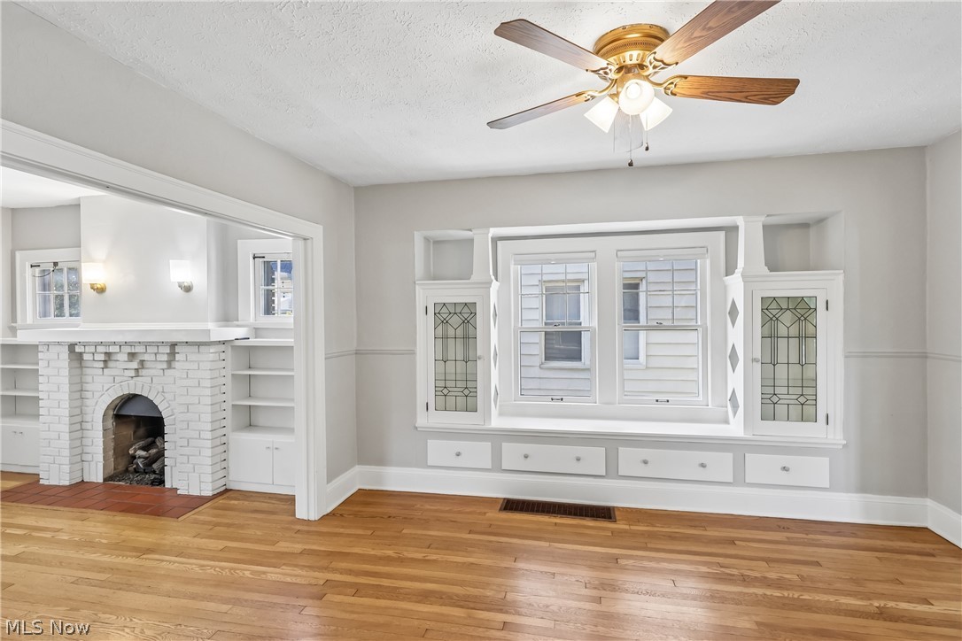 1674 Victoria Avenue Lakewood OH 44107