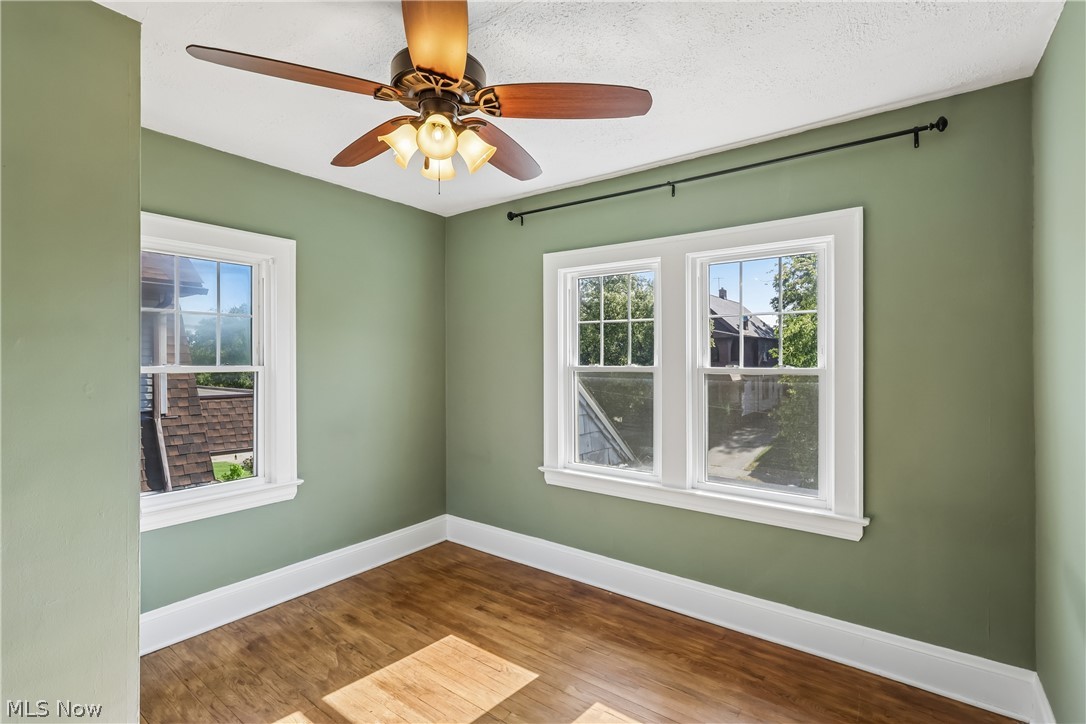 1674 Victoria Avenue Lakewood OH 44107