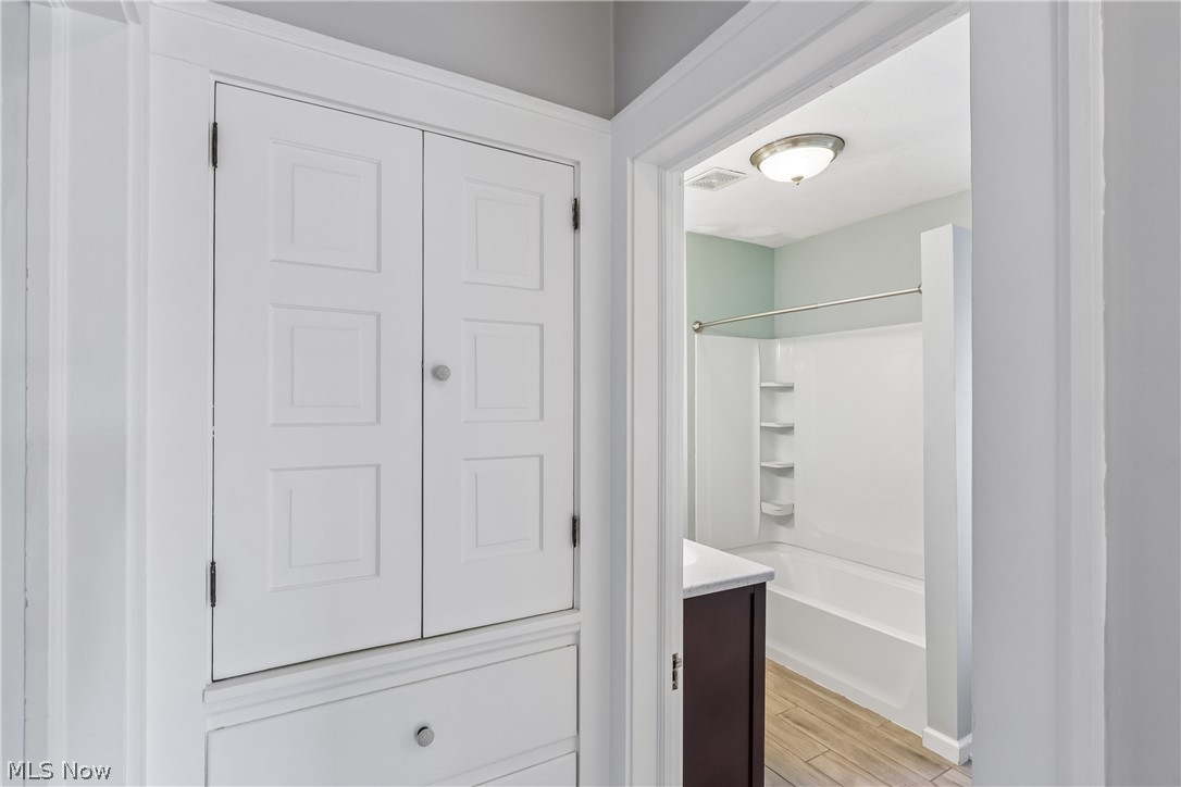 1674 Victoria Avenue Lakewood OH 44107