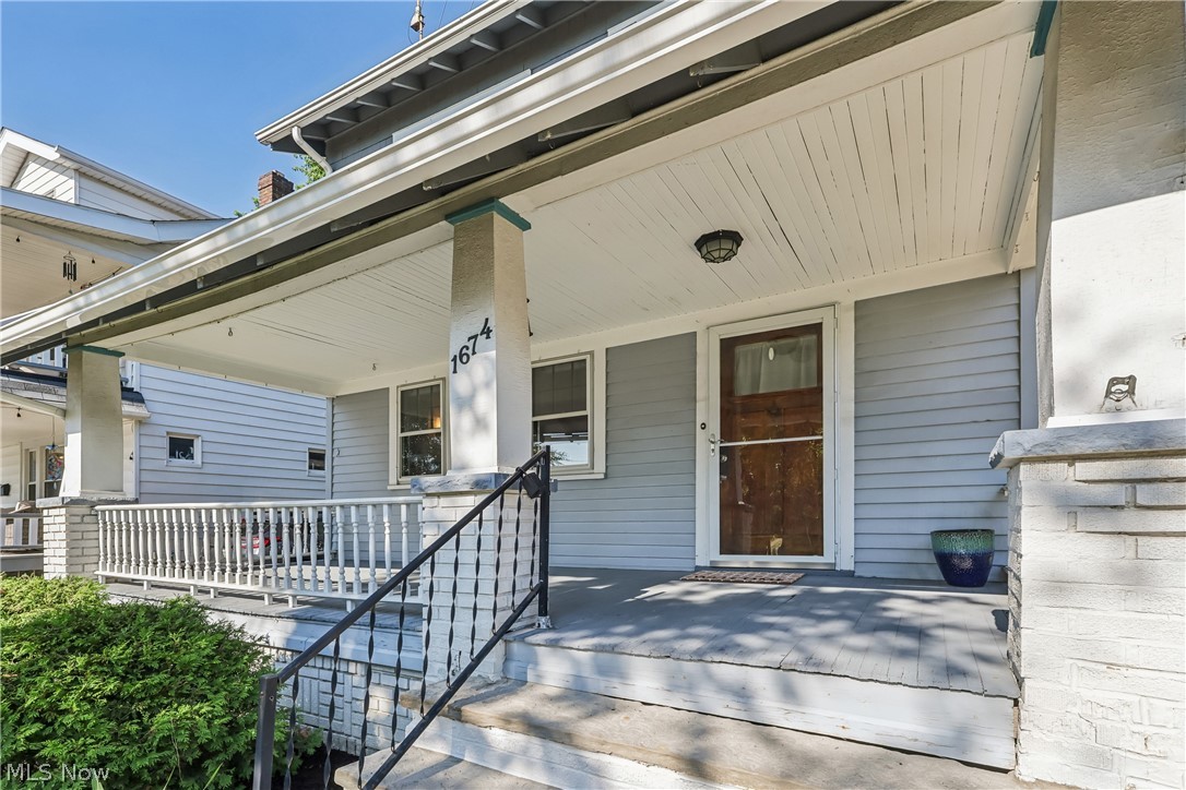 1674 Victoria Avenue Lakewood OH 44107