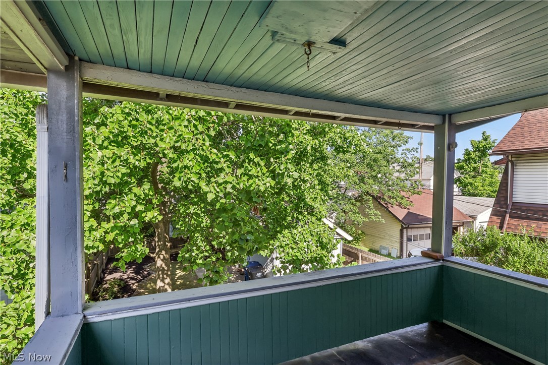 1674 Victoria Avenue Lakewood OH 44107
