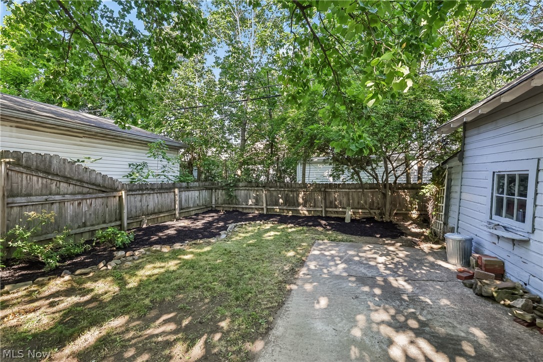1674 Victoria Avenue Lakewood OH 44107