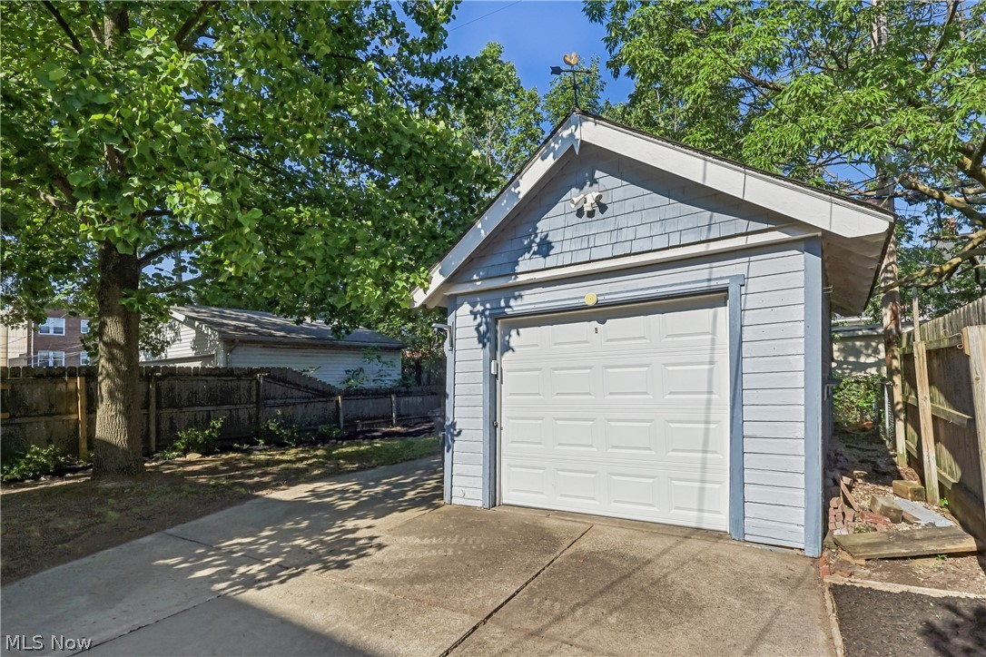 1674 Victoria Avenue Lakewood OH 44107