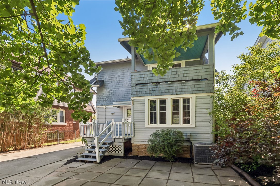1674 Victoria Avenue Lakewood OH 44107