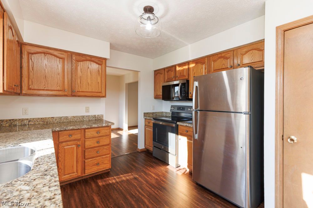 125 Queen Anne Circle Elyria OH 44035