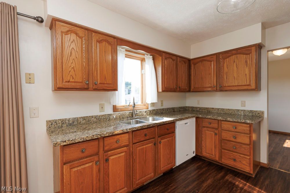 125 Queen Anne Circle Elyria OH 44035