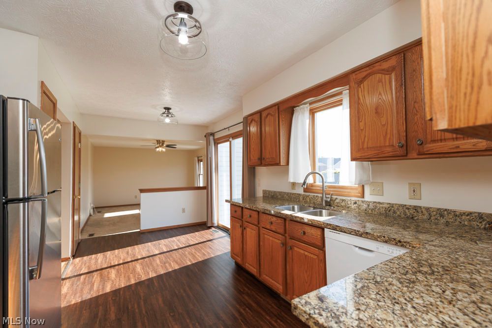 125 Queen Anne Circle Elyria OH 44035
