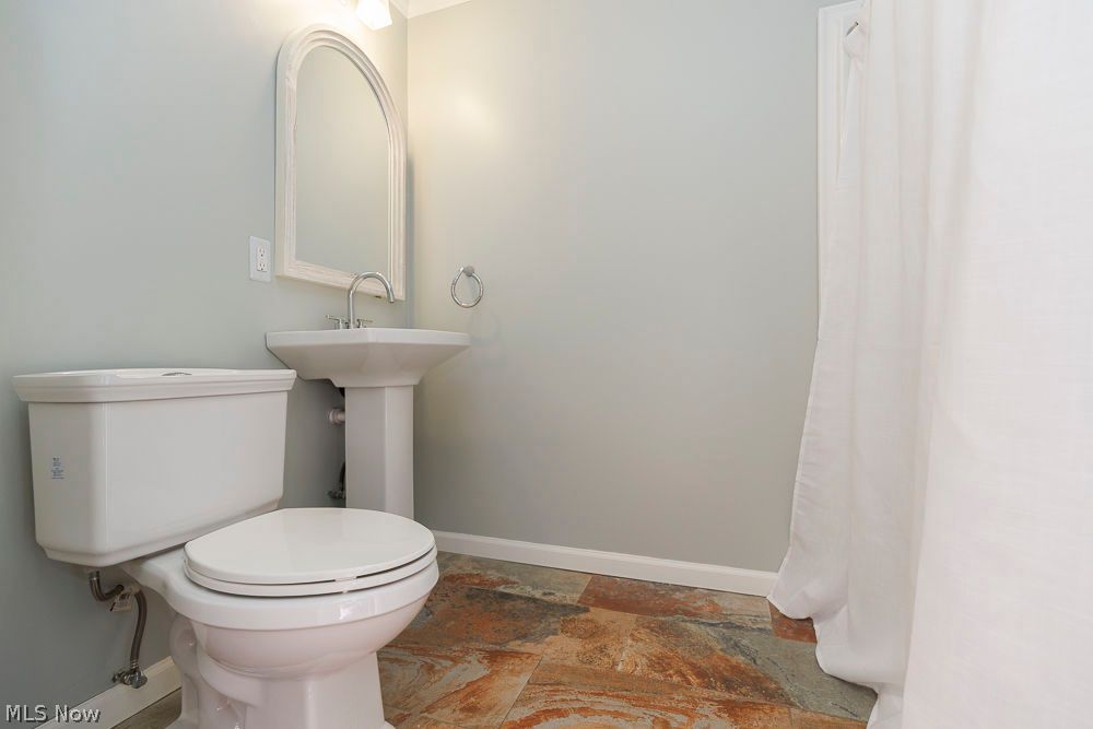 125 Queen Anne Circle Elyria OH 44035