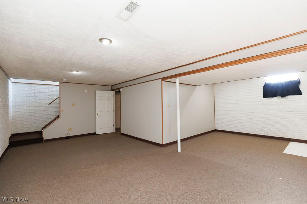 125 Queen Anne Circle Elyria OH 44035