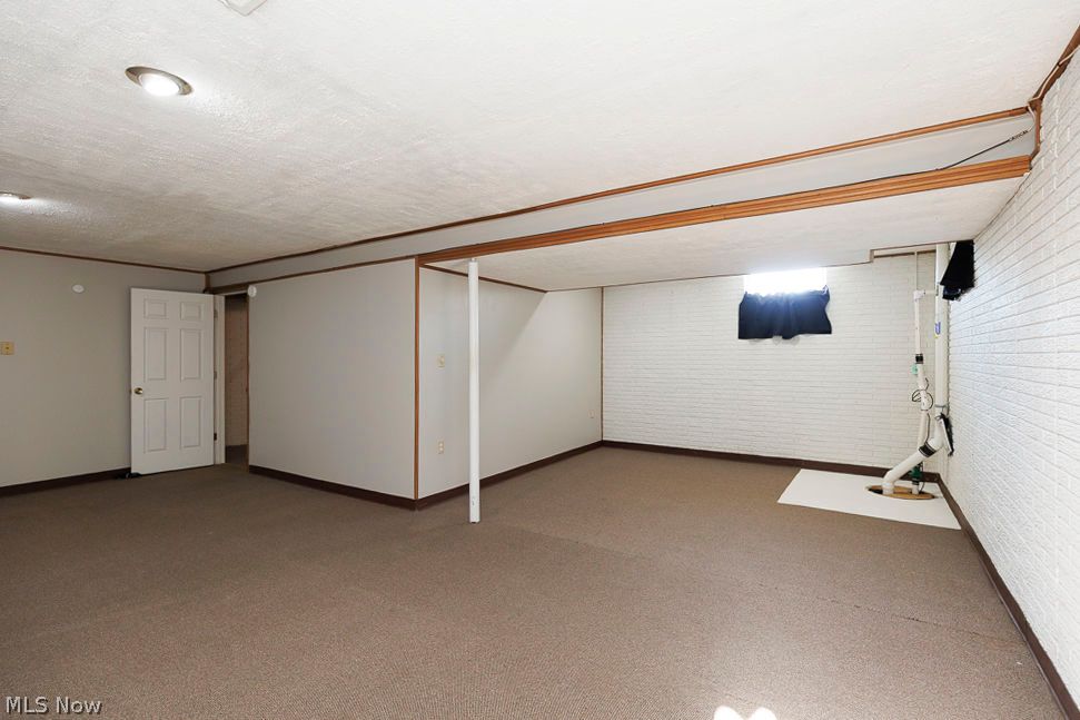 125 Queen Anne Circle Elyria OH 44035