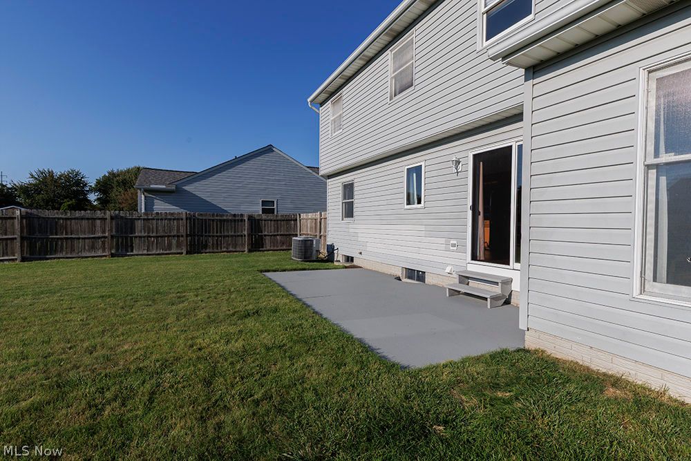 125 Queen Anne Circle Elyria OH 44035