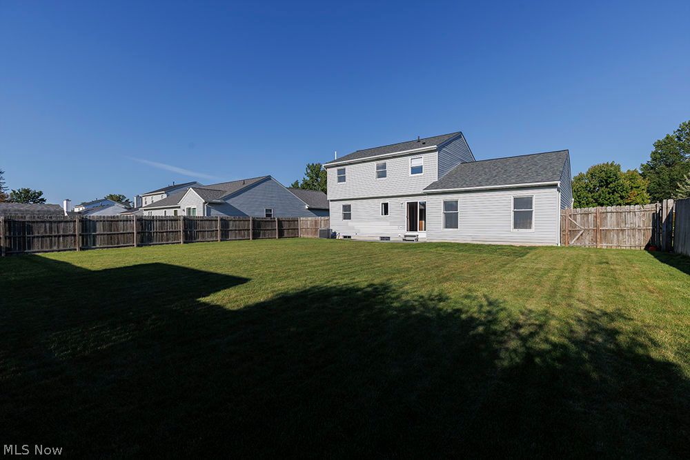 125 Queen Anne Circle Elyria OH 44035