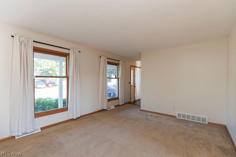 125 Queen Anne Circle Elyria OH 44035