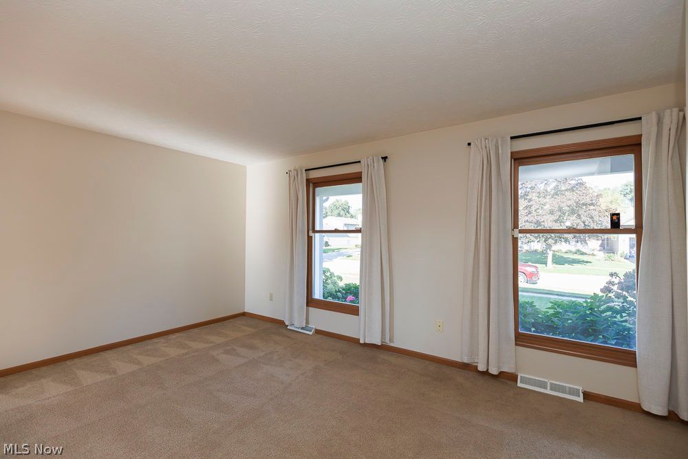 125 Queen Anne Circle Elyria OH 44035