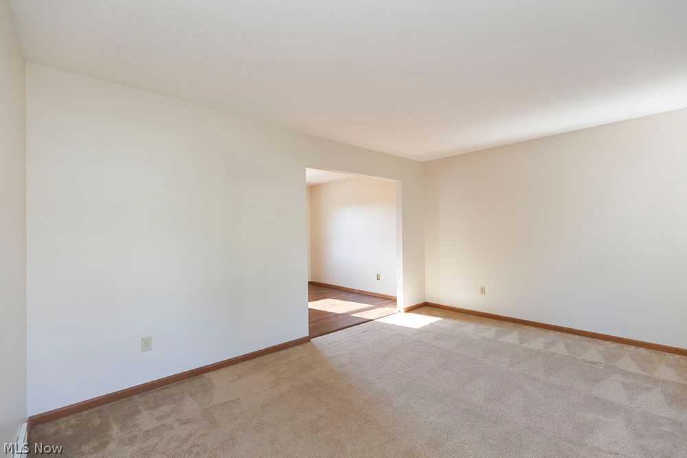 125 Queen Anne Circle Elyria OH 44035