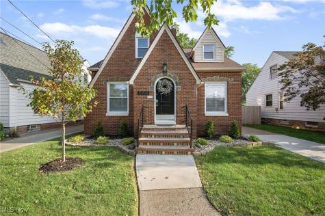 17202 Melgrave Avenue Cleveland OH 44135