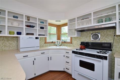 906 Davis Avenue Cuyahoga Falls OH 44221