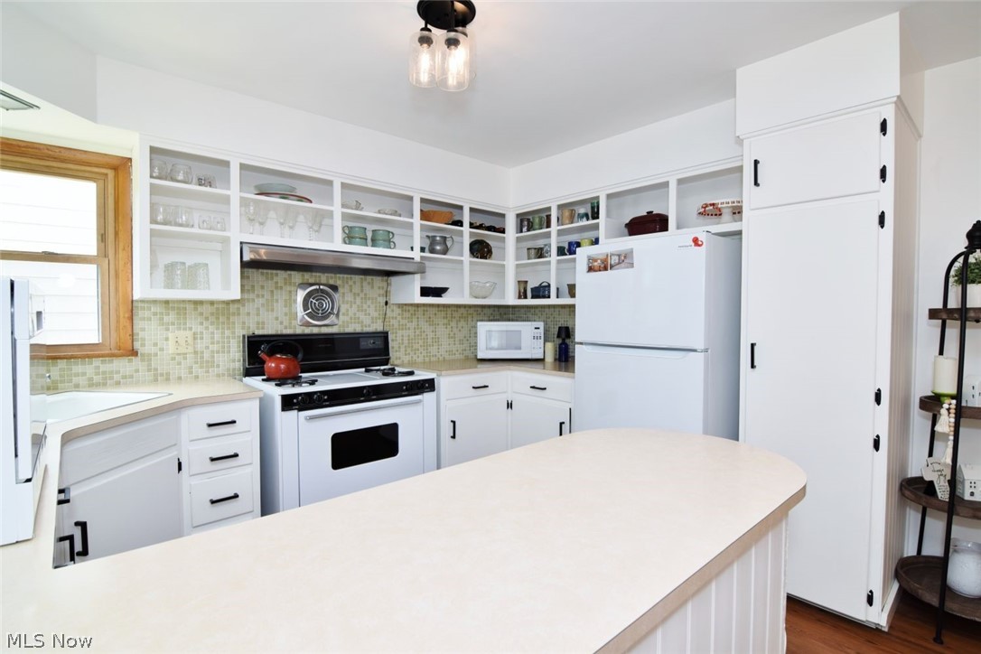906 Davis Avenue Cuyahoga Falls OH 44221