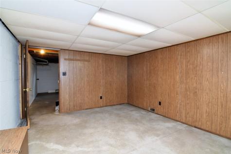 906 Davis Avenue Cuyahoga Falls OH 44221