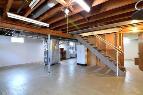 906 Davis Avenue Cuyahoga Falls OH 44221