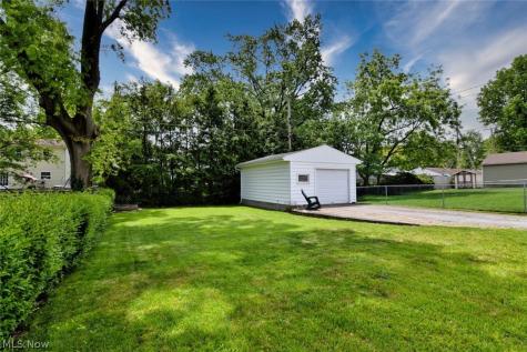 906 Davis Avenue Cuyahoga Falls OH 44221