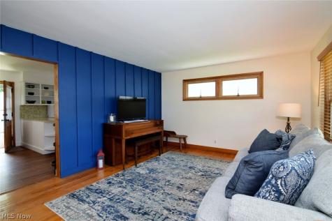 906 Davis Avenue Cuyahoga Falls OH 44221