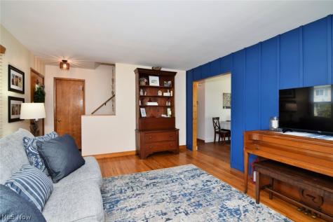 906 Davis Avenue Cuyahoga Falls OH 44221