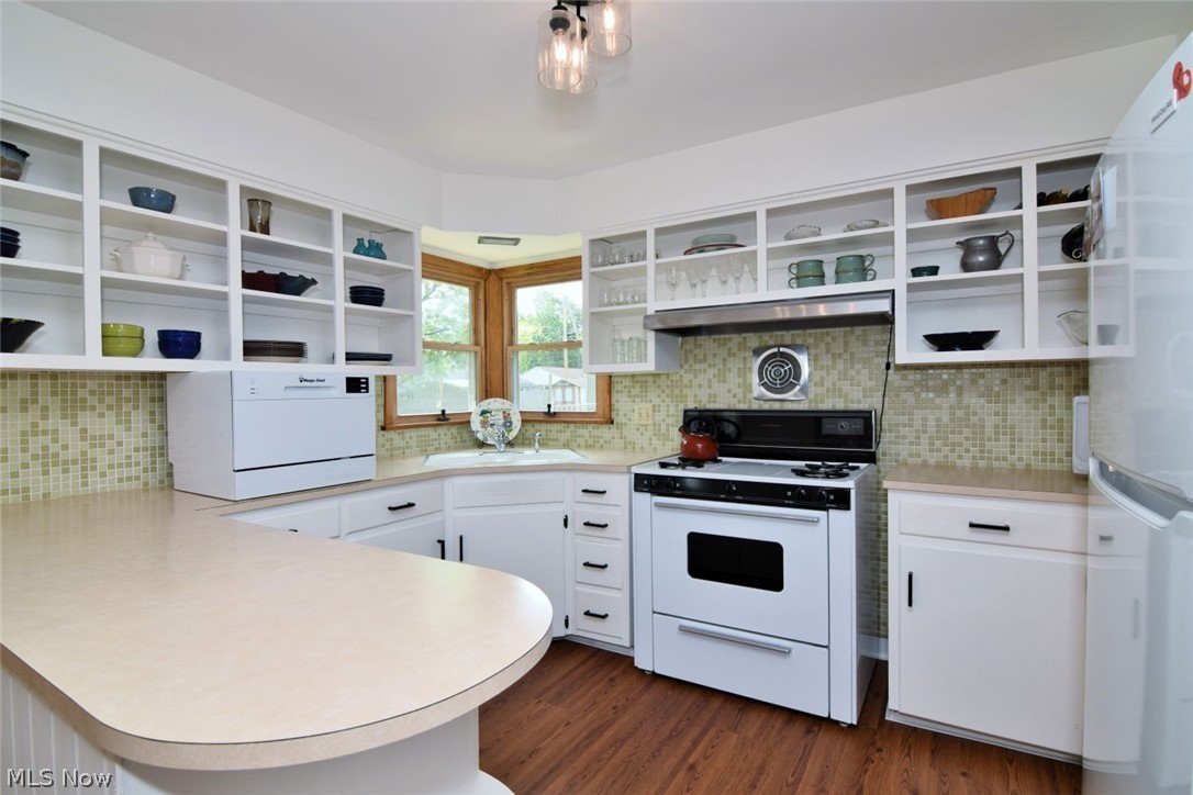 906 Davis Avenue Cuyahoga Falls OH 44221