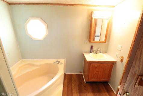 104 Russell Avenue Creston OH 44217