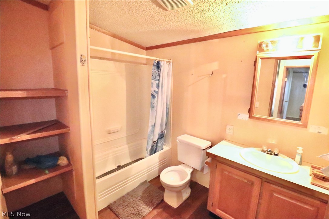 104 Russell Avenue Creston OH 44217