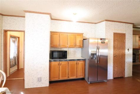 104 Russell Avenue Creston OH 44217
