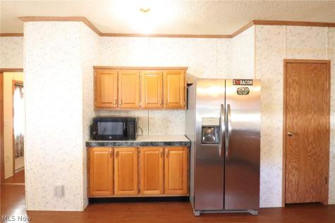 104 Russell Avenue Creston OH 44217