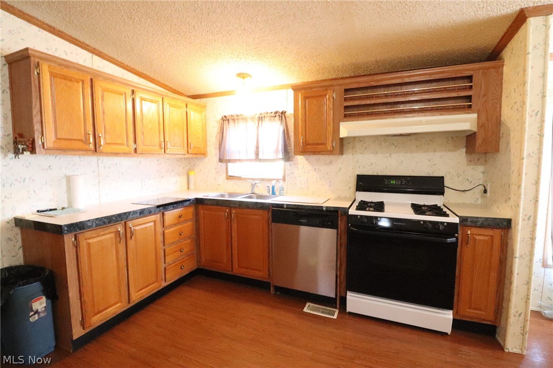 104 Russell Avenue Creston OH 44217
