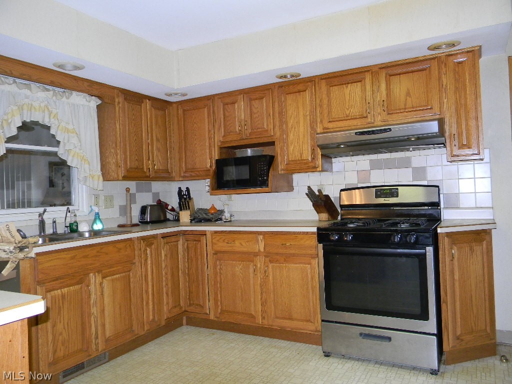 3066 Lynwood Drive NW Warren OH 44485