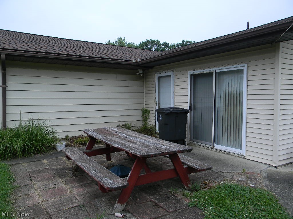 3066 Lynwood Drive NW Warren OH 44485