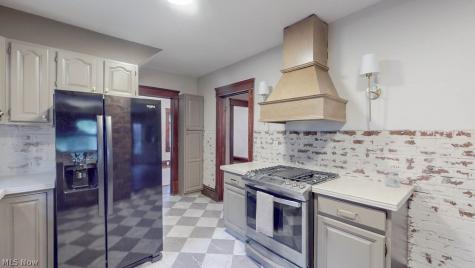 645 W Summit Street Alliance OH 44601