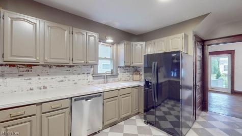 645 W Summit Street Alliance OH 44601