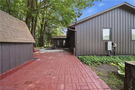 3064 Townsend Street NW Uniontown OH 44685