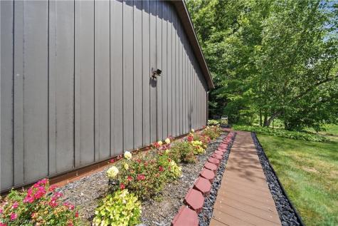 3064 Townsend Street NW Uniontown OH 44685