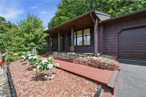 3064 Townsend Street NW Uniontown OH 44685