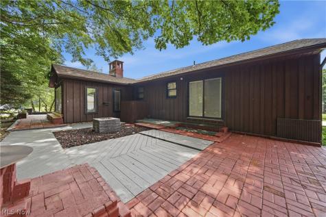 3064 Townsend Street NW Uniontown OH 44685