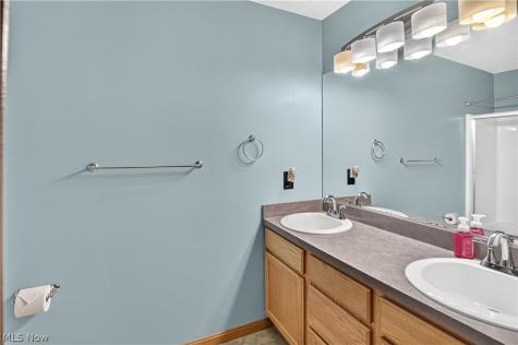 5503 Robert Court North Ridgeville OH 44039