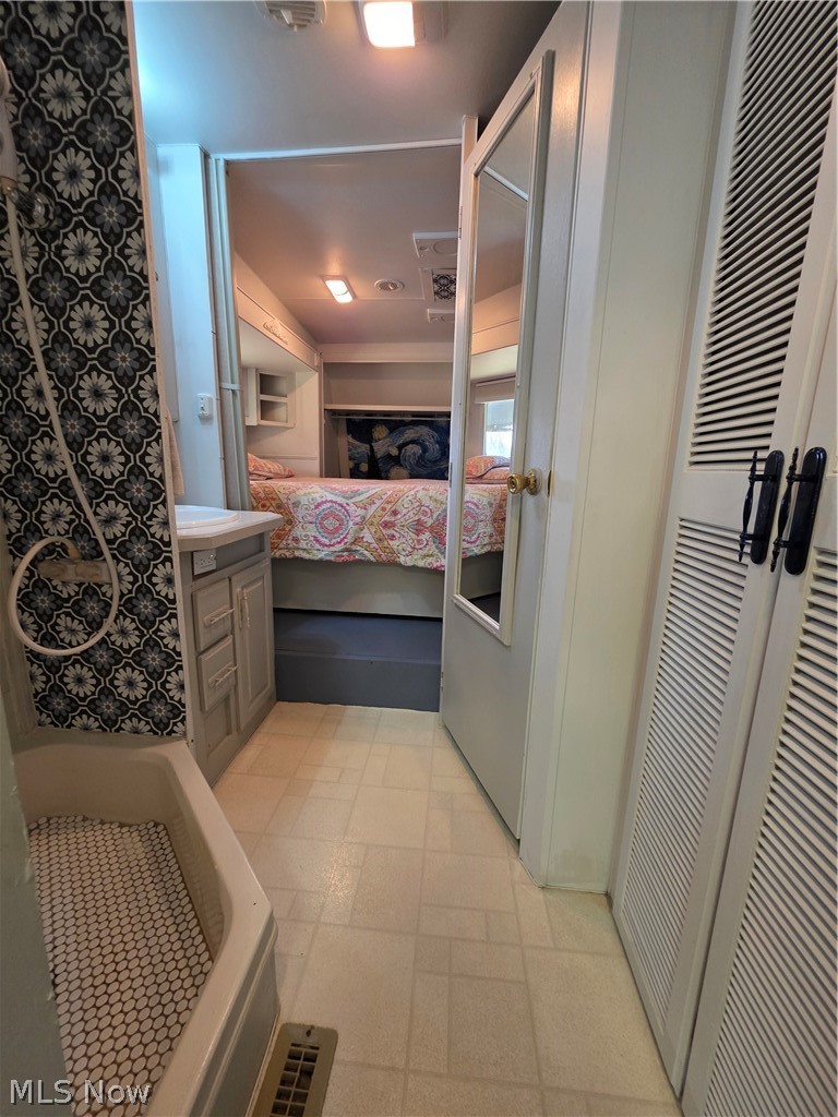 2353-2354 Norman Path Senecaville OH 43780