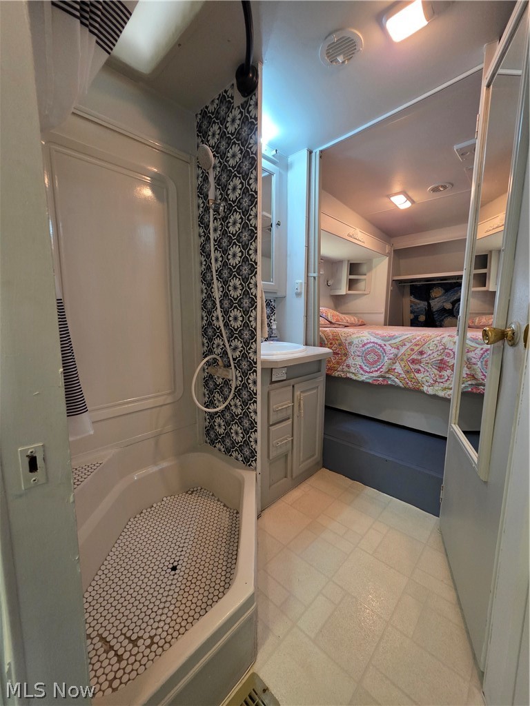 2353-2354 Norman Path Senecaville OH 43780