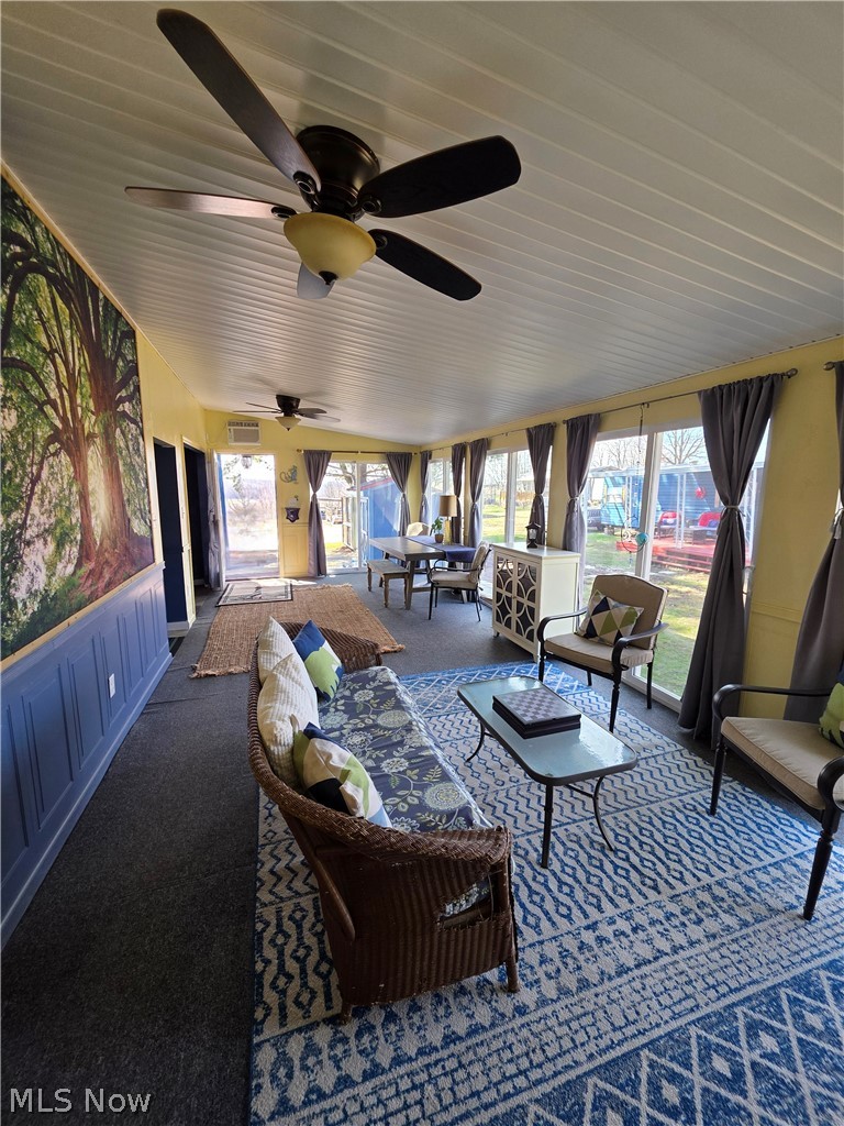 2353-2354 Norman Path Senecaville OH 43780