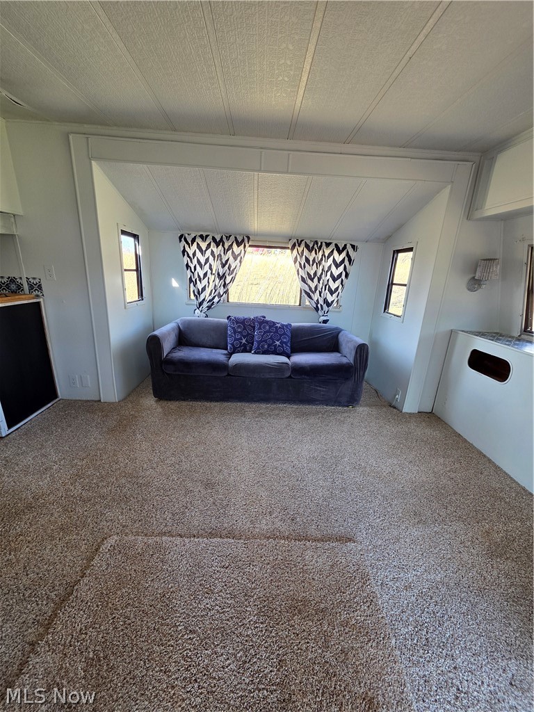 2353-2354 Norman Path Senecaville OH 43780