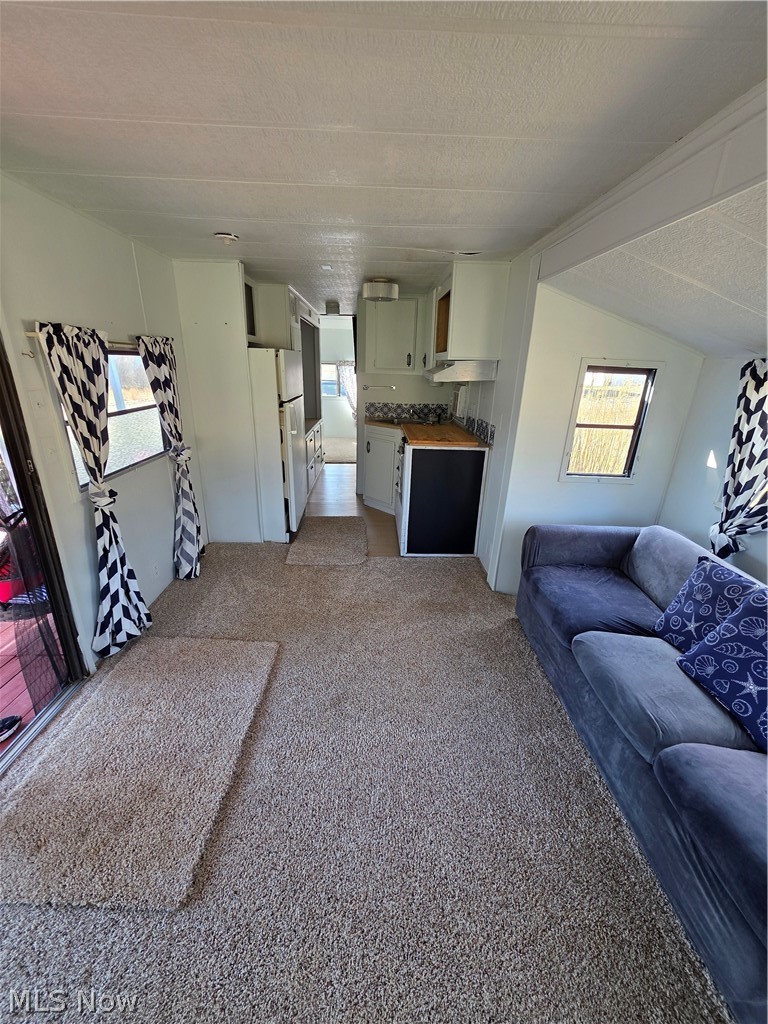 2353-2354 Norman Path Senecaville OH 43780