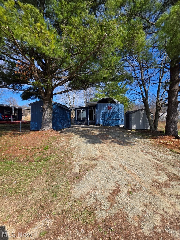 2353-2354 Norman Path Senecaville OH 43780