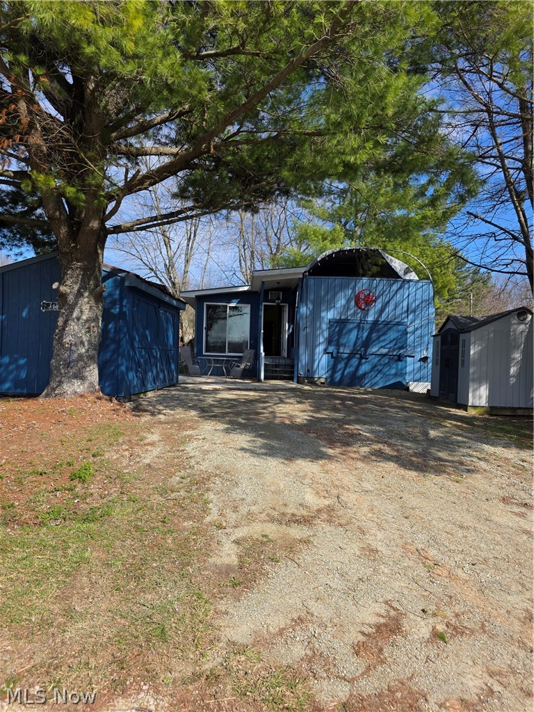 2353-2354 Norman Path Senecaville OH 43780
