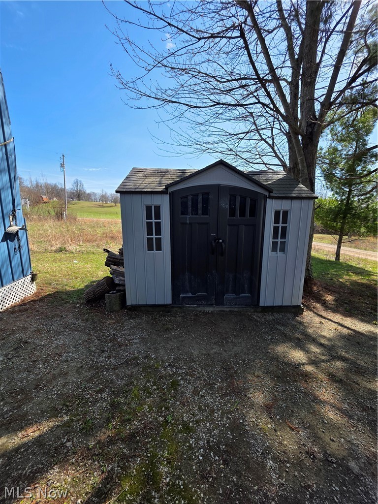 2353-2354 Norman Path Senecaville OH 43780